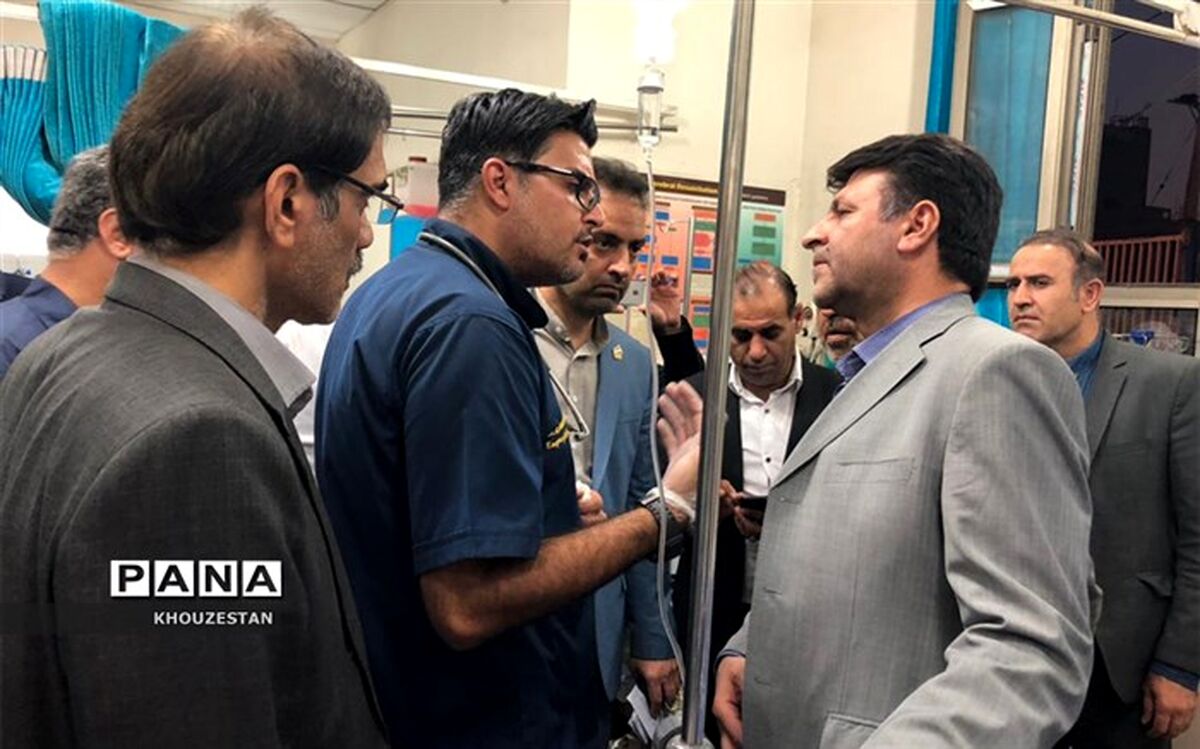 بازدید رئیس دانشگاه علوم پزشکی اهواز و مدیرکل هلال احمر خوزستان از روند درمان دانش آموزان حادثه دیده لالی
