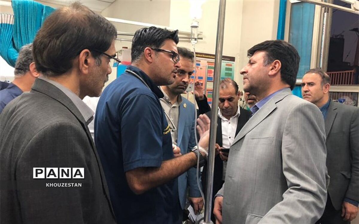بازدید رئیس دانشگاه علوم پزشکی اهواز و مدیرکل هلال احمر خوزستان از روند درمان دانش آموزان حادثه دیده لالی