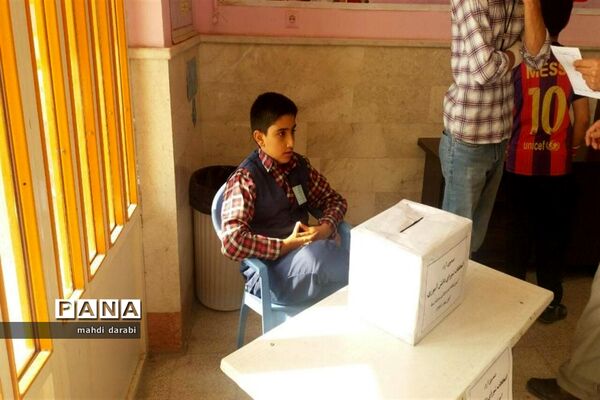 برگزاری انتخابات شورای دانش‌آموزی درشهرستان فردوس
