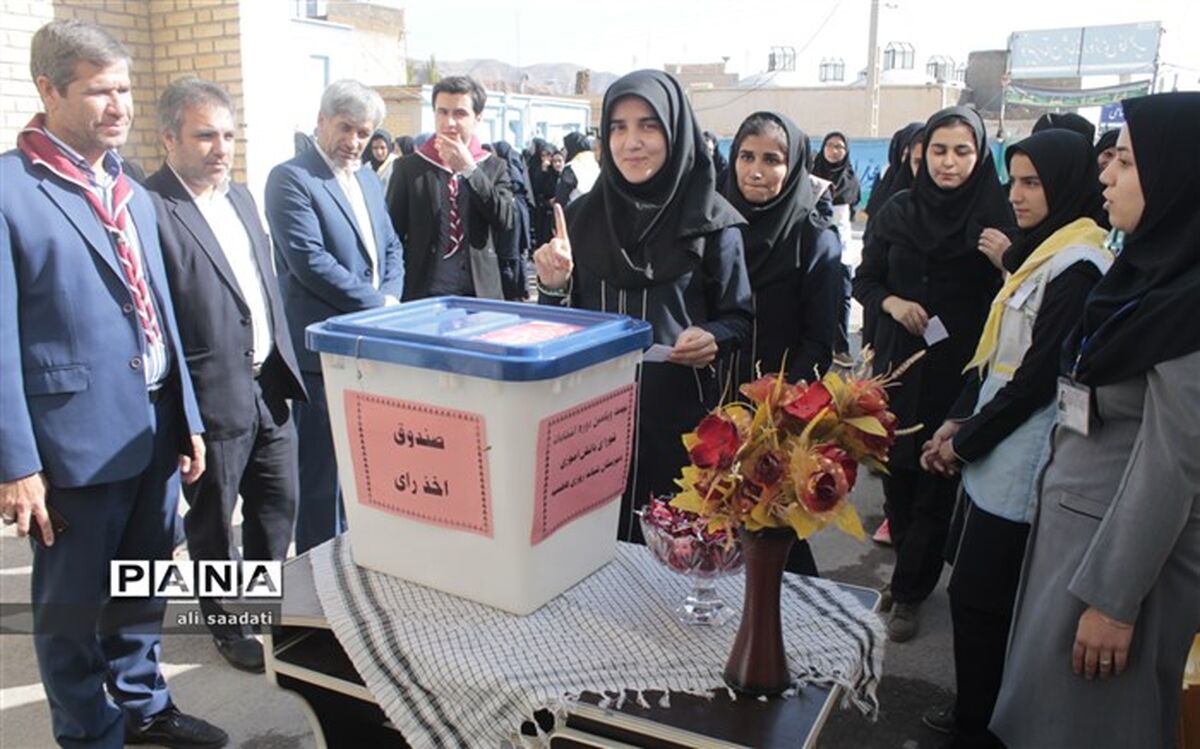 "صداقت"،" درستکاری" و “عدالت "سه عنصر اصلی برای رسیدن به فعل اجتماعی دانش آموزان می باشد