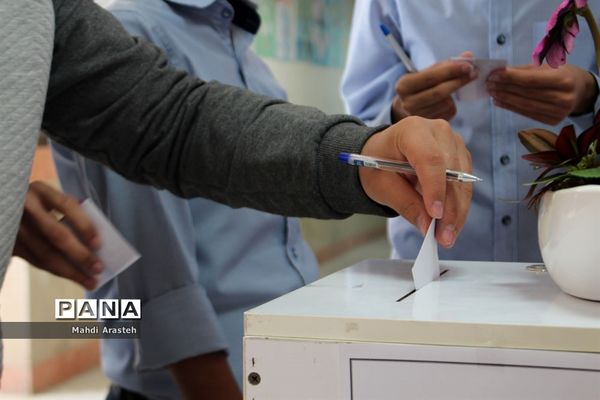 برگزاری انتخابات دانش‌آموزی در هنرستان البرزخراسان جنوبی