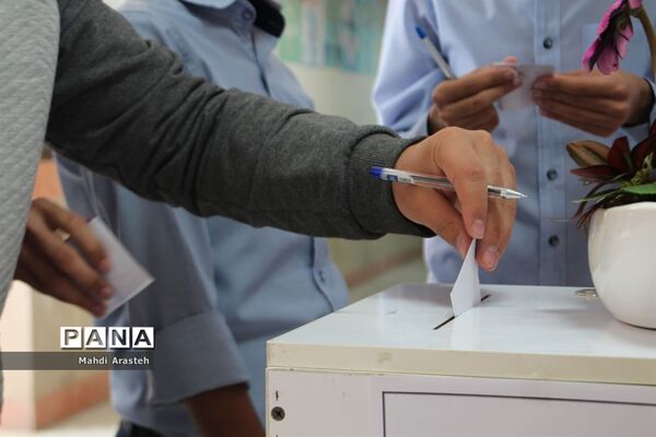 برگزاری انتخابات دانش‌آموزی در هنرستان البرزخراسان جنوبی