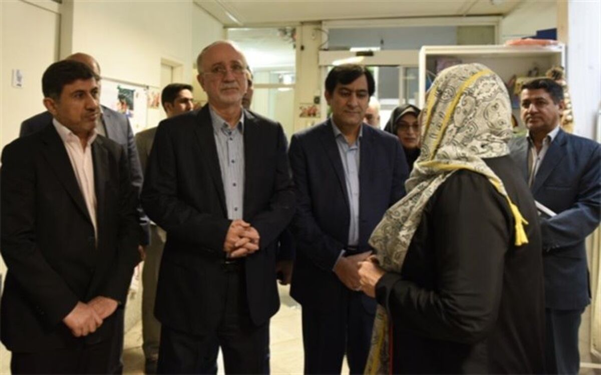 استاندار البرز در یک مرکز توانبخشی جسمی و حرکتی کودکان و نوجوانان در کرج حضور یافت