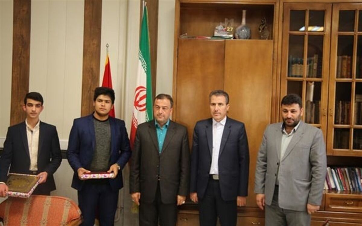 نشست صمیمی نمایندگان مجلس دانش آموزی کشور با معاون استاندار آذربایجان شرقی