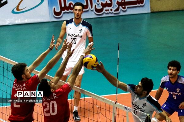 دیدار تیم‌های پیکان و دورتا ارومیه از سری رقابت‌های لیگ برتر والیبال کشور