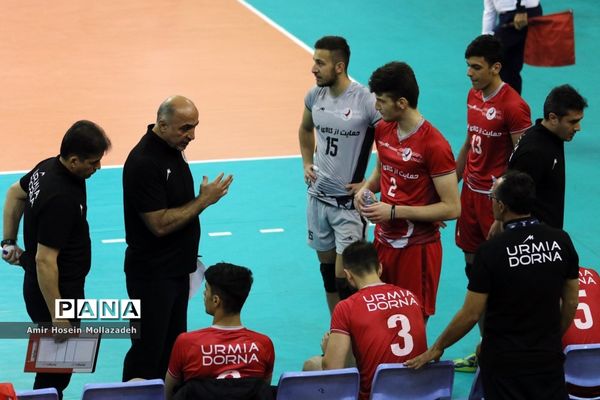 دیدار تیم‌های پیکان و دورتا ارومیه از سری رقابت‌های لیگ برتر والیبال کشور