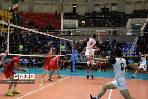 دیدار تیم‌های پیکان و دورتا ارومیه از سری رقابت‌های لیگ برتر والیبال کشور
