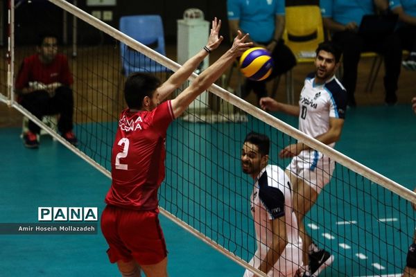 دیدار تیم‌های پیکان و دورتا ارومیه از سری رقابت‌های لیگ برتر والیبال کشور