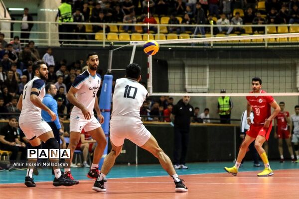 دیدار تیم‌های پیکان و دورتا ارومیه از سری رقابت‌های لیگ برتر والیبال کشور