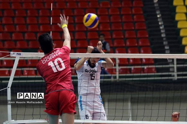 دیدار تیم‌های پیکان و دورتا ارومیه از سری رقابت‌های لیگ برتر والیبال کشور