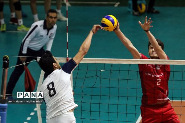 دیدار تیم‌های پیکان و دورتا ارومیه از سری رقابت‌های لیگ برتر والیبال کشور