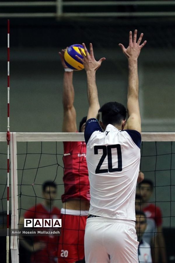 دیدار تیم‌های پیکان و دورتا ارومیه از سری رقابت‌های لیگ برتر والیبال کشور