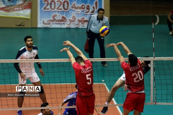 دیدار تیم‌های پیکان و دورتا ارومیه از سری رقابت‌های لیگ برتر والیبال کشور