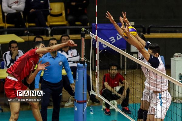 دیدار تیم‌های پیکان و دورتا ارومیه از سری رقابت‌های لیگ برتر والیبال کشور
