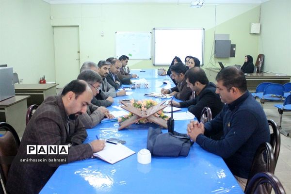 جلسه تمهید مقدمات بیستمین مانور سراسری زلزله و ایمنی در مدارس استان همدان