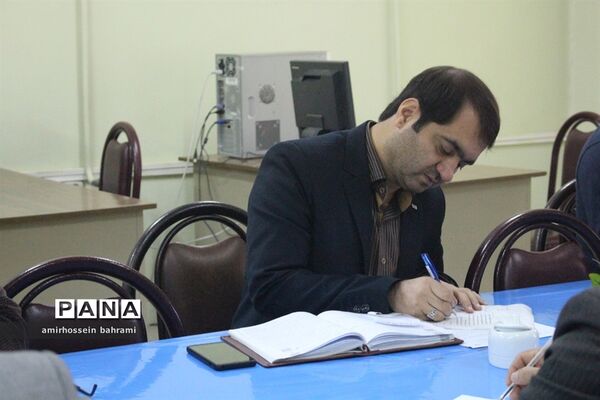 جلسه تمهید مقدمات بیستمین مانور سراسری زلزله و ایمنی در مدارس استان همدان