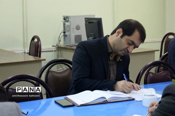 جلسه تمهید مقدمات بیستمین مانور سراسری زلزله و ایمنی در مدارس استان همدان