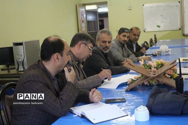 جلسه تمهید مقدمات بیستمین مانور سراسری زلزله و ایمنی در مدارس استان همدان