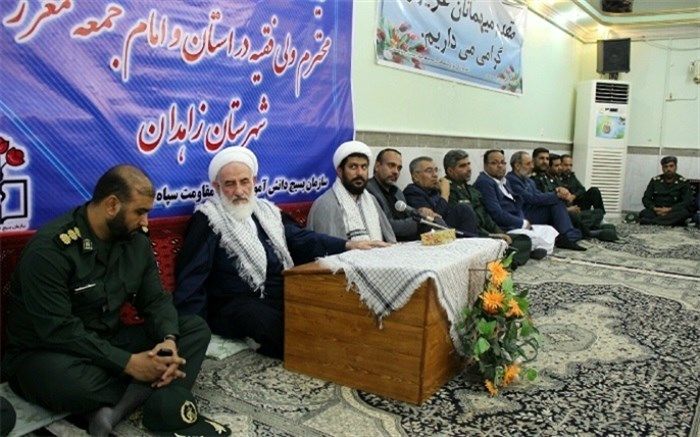 دانش آموزان نخبه بسیجی با امام جمعه شهرستان زاهدان دیدار کردند