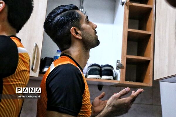 دیدار تیم‌های شهروند ساری و فرش‌آرا مشهد