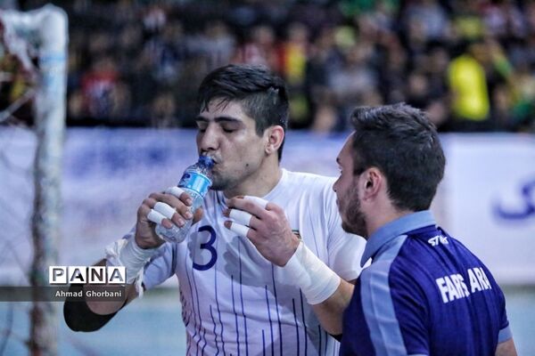 دیدار تیم‌های شهروند ساری و فرش‌آرا مشهد