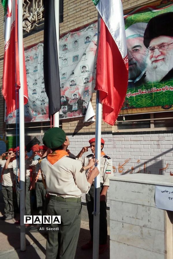 صبحگاه مشترک تشکلات دانش‌آموزی دبیرستان شهید رجایی در خراسان شمالی