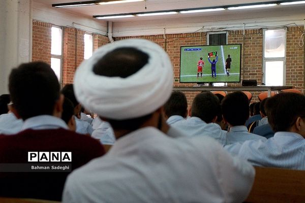 تماشای بازی پرسپولیس و کاشیما آنتلرز در دبیرستان البرز