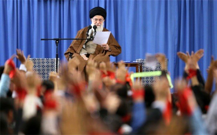 رهبر انقلاب:  رئیس‌جمهوری آمریکا لیبرال دموکراسی را  بی‌آبرو کرده است