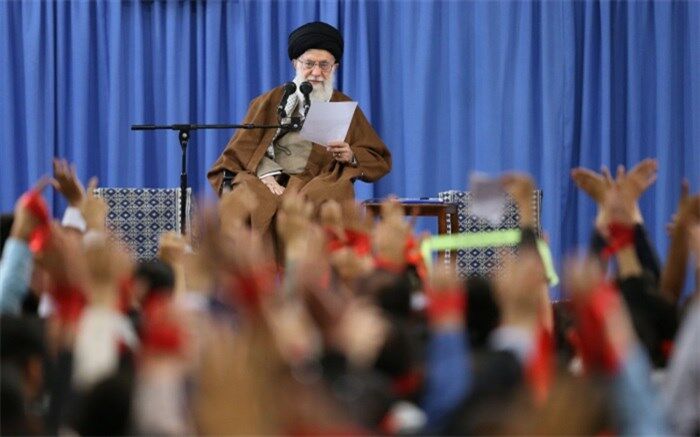 رهبر انقلاب:  رئیس‌جمهوری آمریکا لیبرال دموکراسی را  بی‌آبرو کرده است