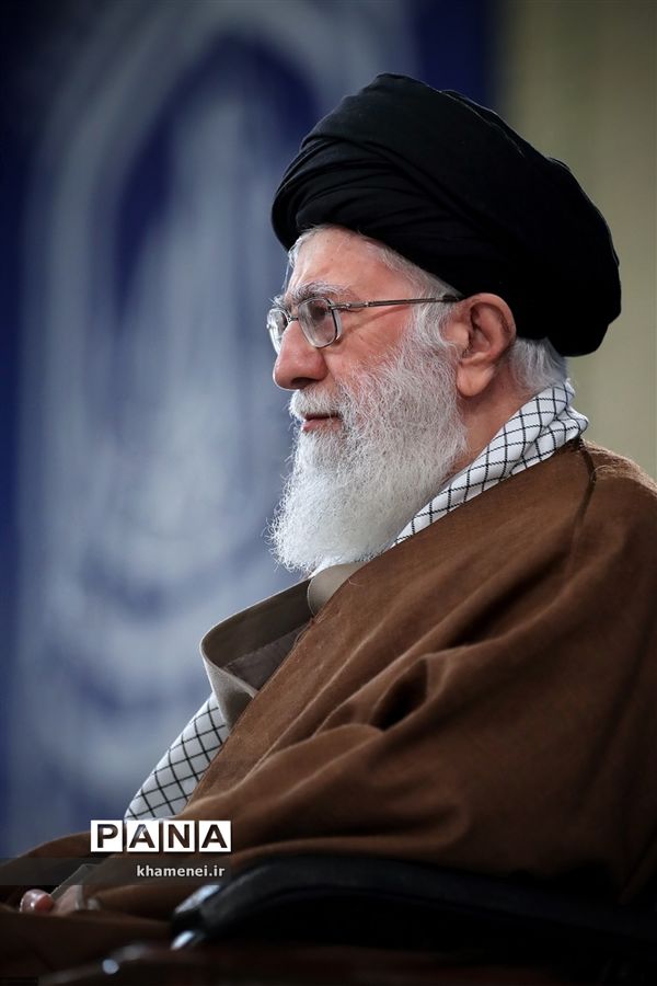 دیدار دانش‌آموزان و دانشجویان با مقام معظم رهبری