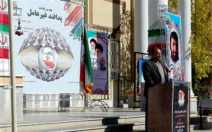 باید با  تهدیدات اقتصادی ،  اجتماعی  همچون تهدیدات نظامی برخورد شود