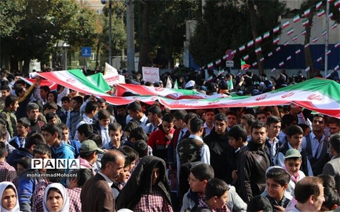 13 آبان تابلوی عشق ملت ایران به آرمان های انقلاب اسلامی و منویات رهبر معظم انقلاب است