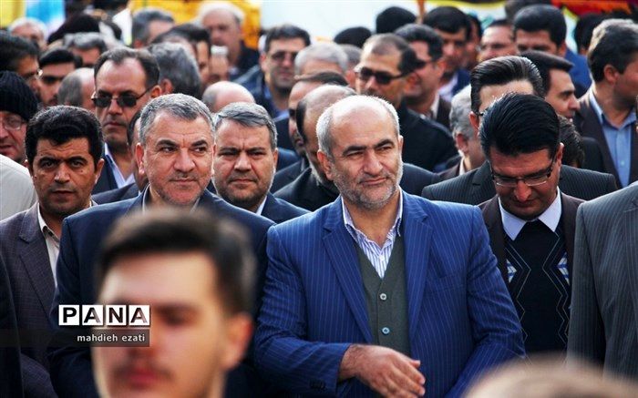 مدیرکل آموزش و پرورش آذربایجان شرقی: عوامل حفظ و رشد انقلاب برای دانش آموزان تبیین شود