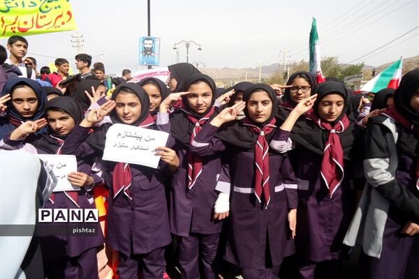 حضور یکپارچه  دانش آموزان پیشتاز استان کهگیلویه و بویراحمد در راهپیمایی 13 آبان