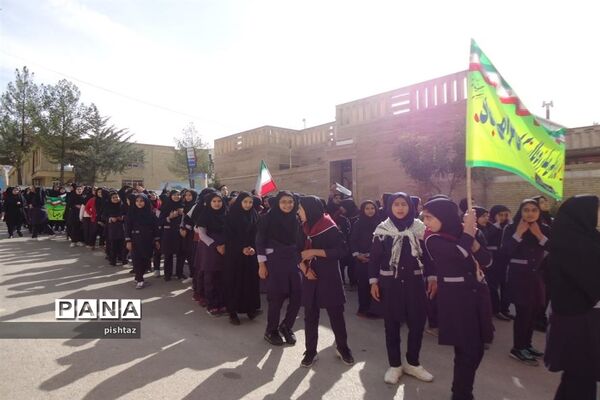 حضور یکپارچه  دانش آموزان پیشتاز استان کهگیلویه و بویراحمد در راهپیمایی 13 آبان