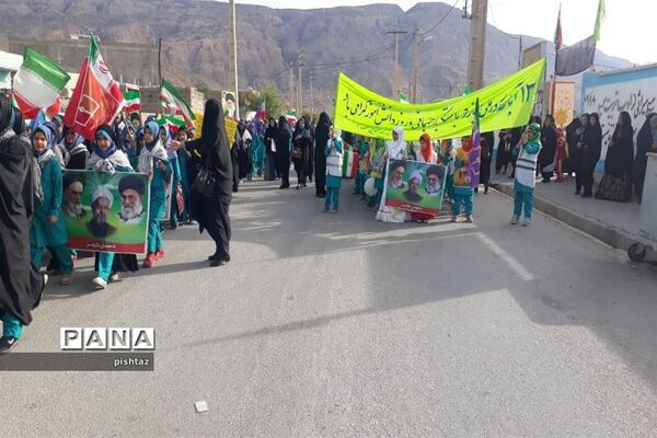حضور یکپارچه  دانش آموزان پیشتاز استان کهگیلویه و بویراحمد در راهپیمایی 13 آبان