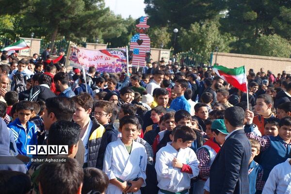 حماسه باشکوه راهپیمایی استکبار ستیزی مردم فشافویه در یوم الله 13 آبان