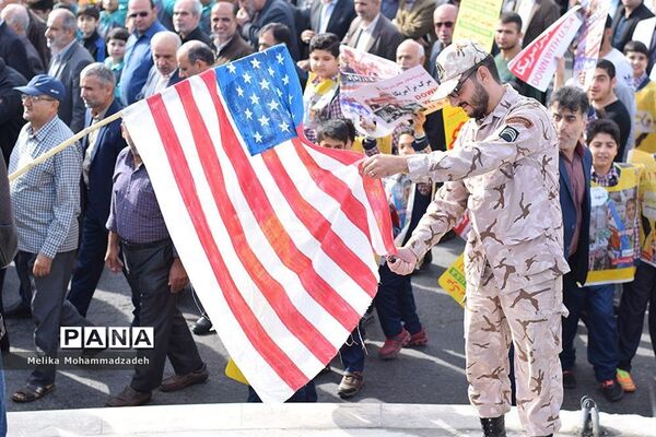 راهپیمایی 13 آبان در فریدونکنار
