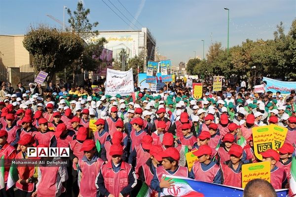 حضورپرشورمردم شهرستان بهارستان در راهپیمایی استکبار ستیزی 13آبان