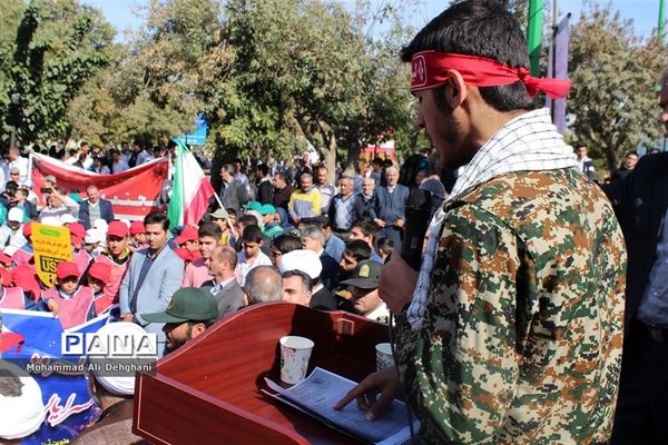 حضورپرشورمردم شهرستان بهارستان در راهپیمایی استکبار ستیزی 13آبان