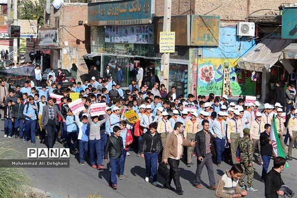 حضورپرشورمردم شهرستان بهارستان در راهپیمایی استکبار ستیزی 13آبان