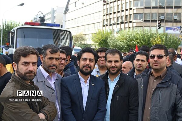مراسم راهپیمایی ۱۳ آبان  با حضور مقامات لشکری و کشوری