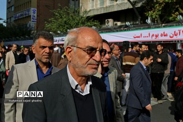 مراسم راهپیمایی ۱۳ آبان  با حضور مقامات لشکری و کشوری