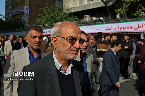 مراسم راهپیمایی ۱۳ آبان  با حضور مقامات لشکری و کشوری