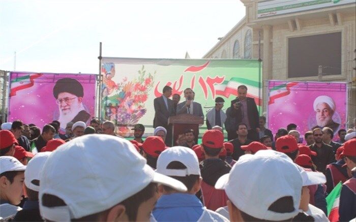 دانش آموز و فرهنگیان شهرستان بهارستان بیزاری خودرا از استکبارجهانی اعلام کردند