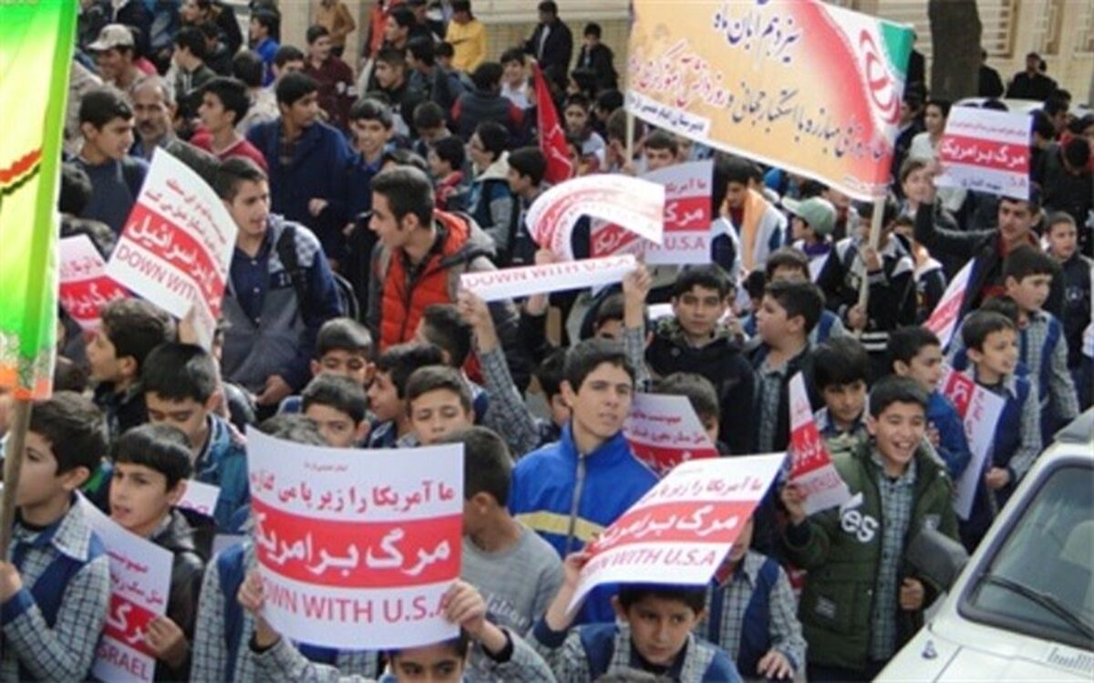 مراسم راهپیمایی یوم الله ۱۳ آبان  در سمیرم برگزار شد
