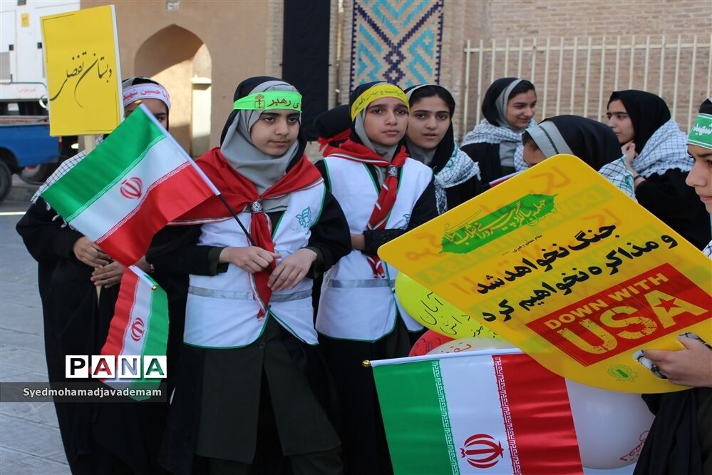 13 آبان روز مبارزه با استکبار جهانی