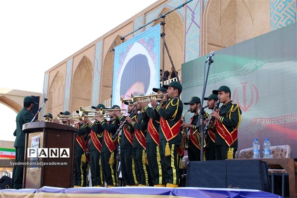 13 آبان روز مبارزه با استکبار جهانی