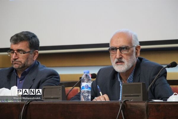 نشست صمیمی معاون استاندار با نمایندگان تشکل‌ها دانش‌آموزی خراسان رضوی