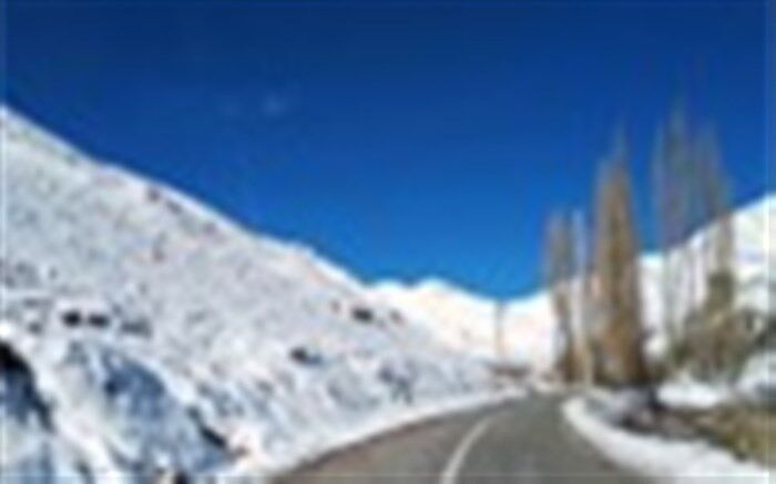 بارش برف پاییزی ارتفاعات تکاب را سفیدپوش کرد